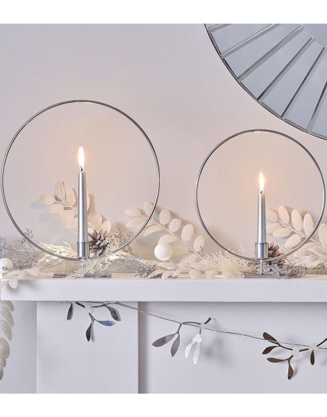 2 st Silverfärgade Runda Ljusstakar 24,5 cm / 27,5 cm