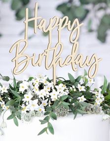 Happy Birthday Kaketopp i Treverk 15x16,5 cm