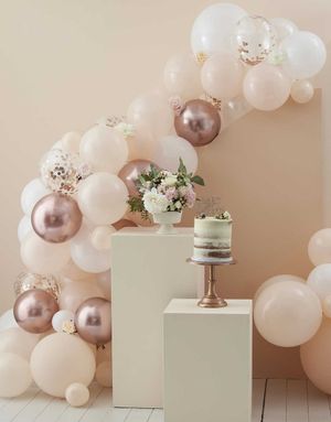 Ballongbuesett i Fersken, Rosegull, Gull og Hvit med Blomsterdekor