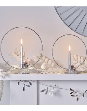 2 st Silverfärgade Runda Ljusstakar 24,5 cm / 27,5 cm