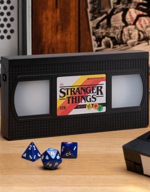 Licensierad Stranger Things LED VHS Kassettlampa 18,7 cm