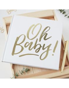 Hvit Gjestebok med Gullfarget Tekst - Oh Baby