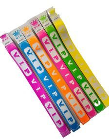 600 stk Numrerade VIP Tyvek Festivalarmband / Entréarmband - Flerfärgade