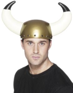 Guldfärgad Vikingahjälm med Stora Horn