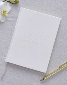 Hvit Bryllupsplanlegger med "Wedding Planner" i Preget Tekst - 49 Sider 22x15 cm - Mordern Luxe