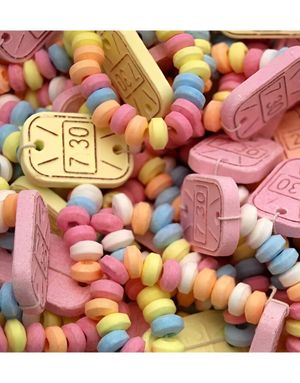 Ca. 66 st Candy Watch / Sukkergodisarmbånd med Godisklocka - Stor Påse 1 kg