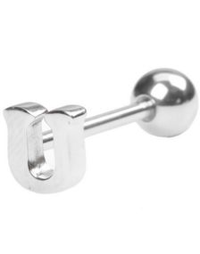 Tungpiercing med Bokstaven U
