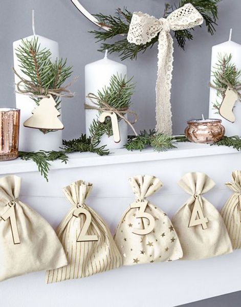 24 stk Beige Advent-Poser / Julekalender med Tall i Treverk og Hyssing