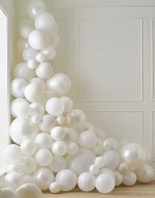 Hvitt og Kremhvitt Ballongbuesett med Perler - Modern Luxe