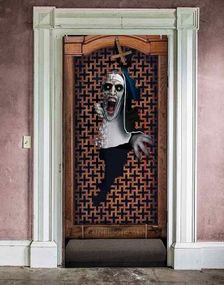 Monsternonne i Skriftestol - Dørdekorasjon 80x180 cm
