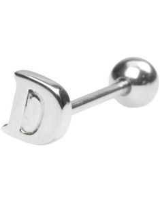Tungpiercing med Bokstaven D