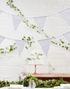 Vitt Tygbanner med Vimplar 5 meter - Botaniskt Bröllop