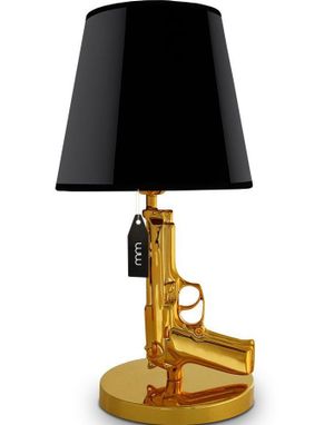Gullfarget Pistol Lampe