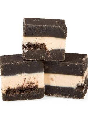 2 kg Boks med Fudge Factory Oreo Cookie - Fudge med Oreo Smak
