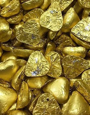 130 st italienska guldfärgade hjärtchoklad med hasselnötskräm - stor påse 1 kg