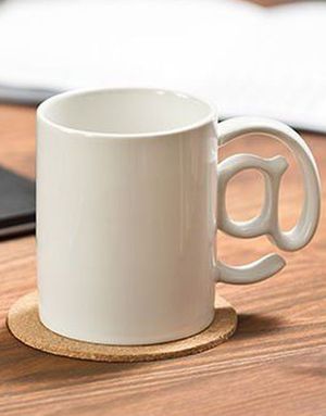 Keramikmugg med Handtag Formad som en Krullig Bokstav